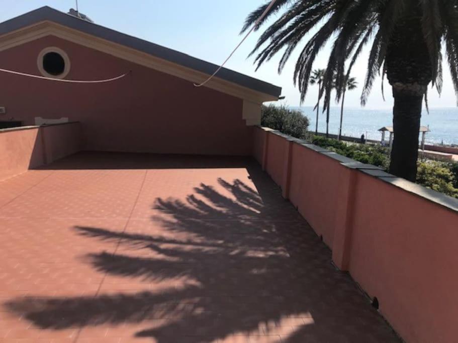 Casa Balbi Al Mare, Giardino E Posto Auto Privato Apartment Albisola Superiore Exterior photo